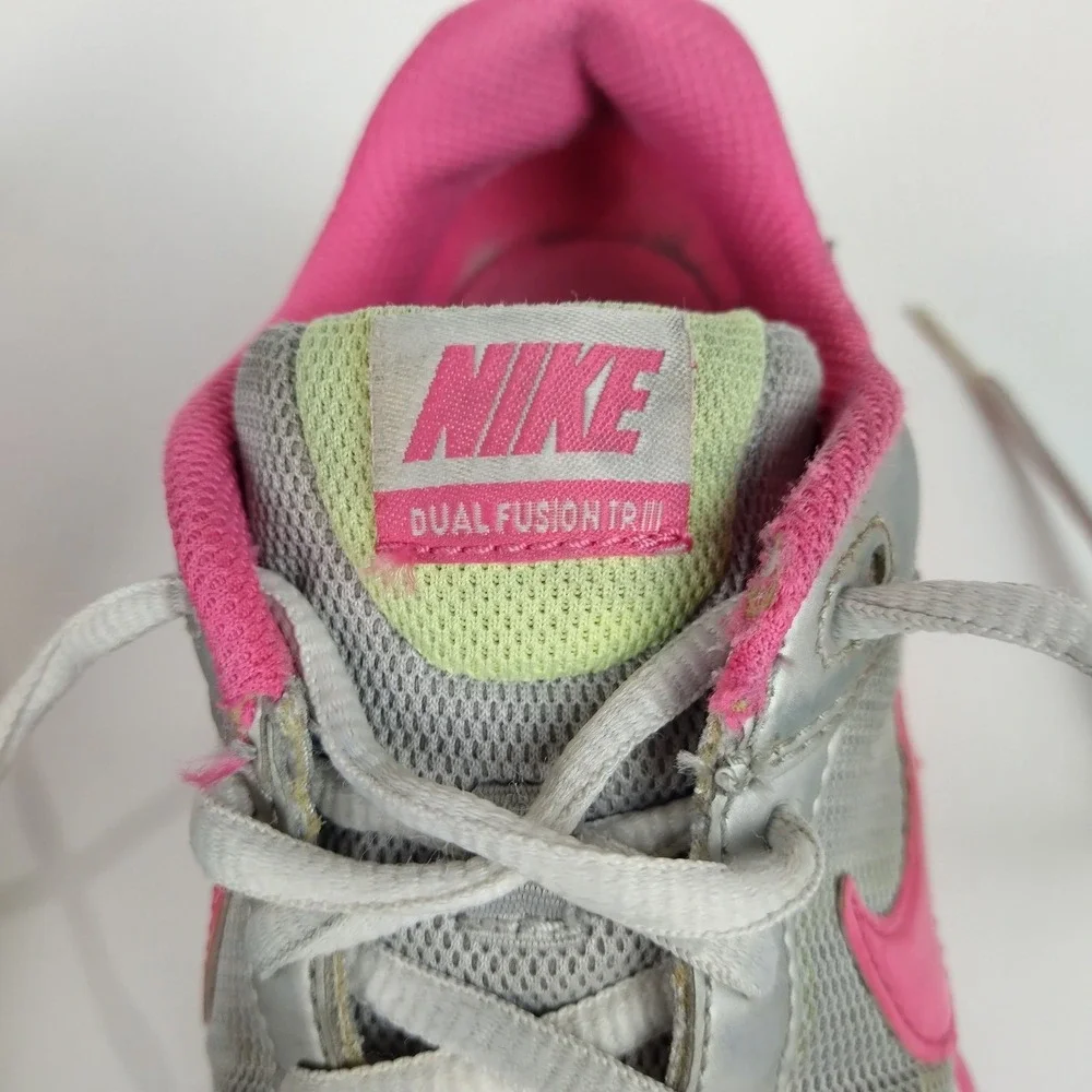 Nike Dual Fusion Kids Girls Sz 4Y Silver Pink Training Sneakers Athletic Cushion